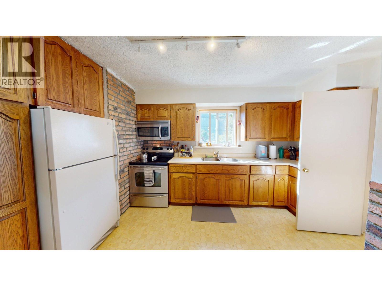 3130 Iris Crescent, Trail, British Columbia  V1R 2Y7 - Photo 11 - 10376790