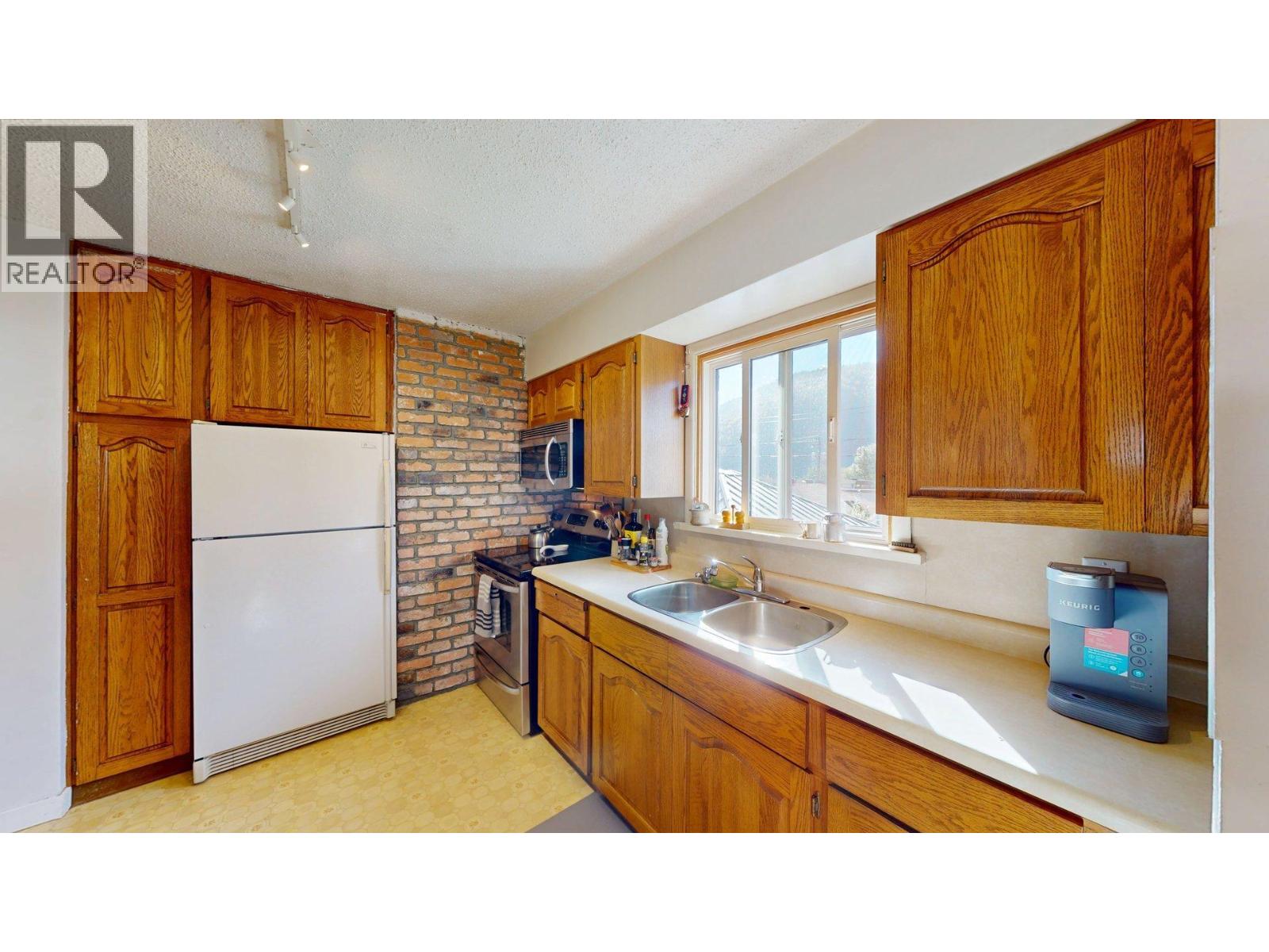 3130 Iris Crescent, Trail, British Columbia  V1R 2Y7 - Photo 12 - 10376790