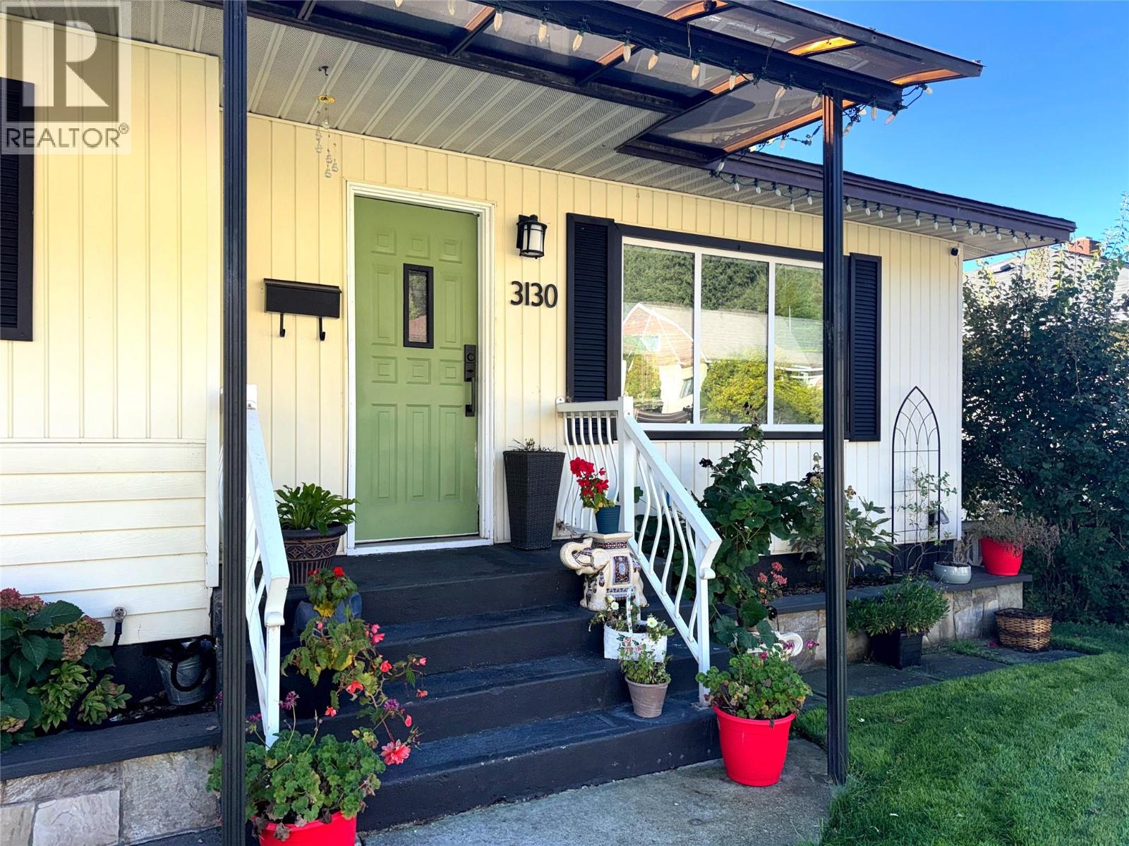 3130 Iris Crescent, Trail, British Columbia  V1R 2Y7 - Photo 2 - 10376790