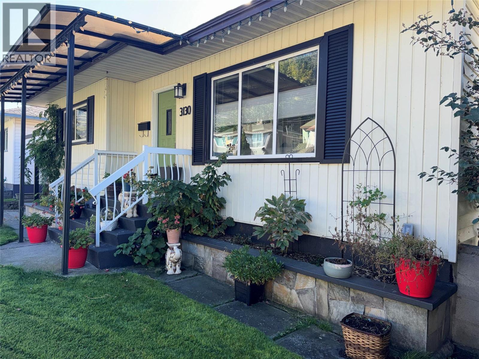 3130 Iris Crescent, Trail, British Columbia  V1R 2Y7 - Photo 3 - 10376790