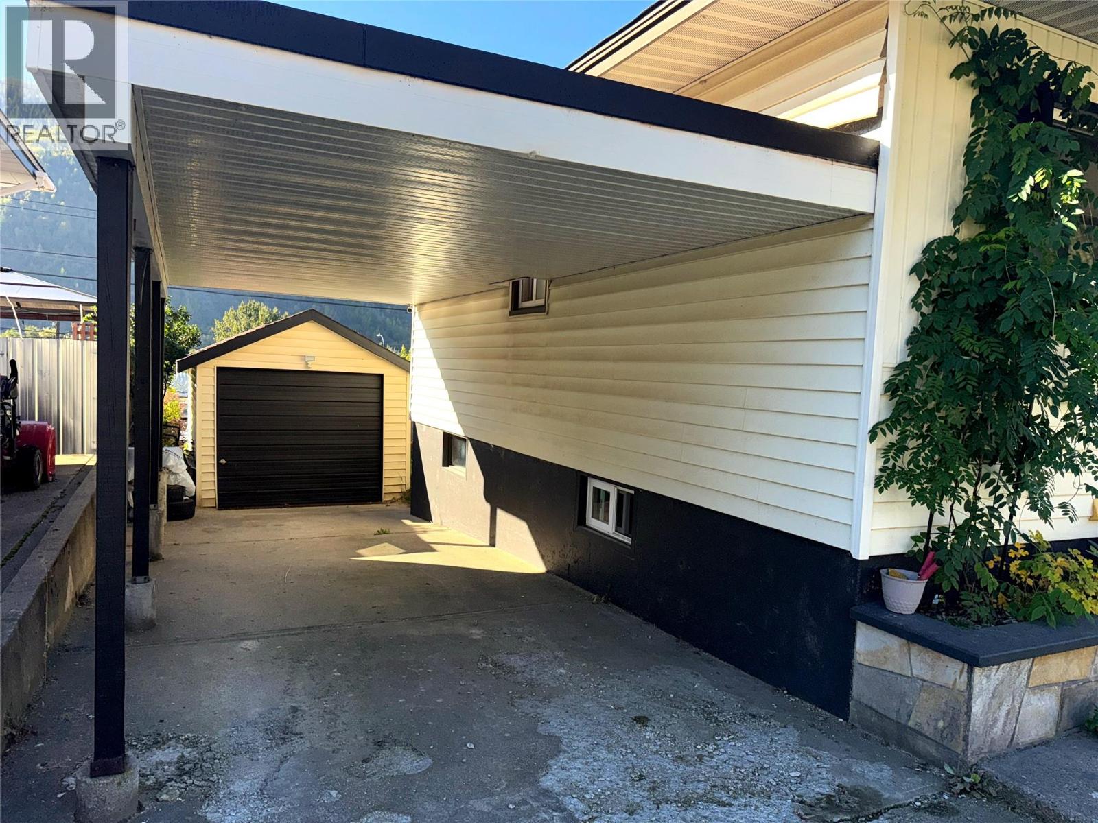 3130 Iris Crescent, Trail, British Columbia  V1R 2Y7 - Photo 38 - 10376790