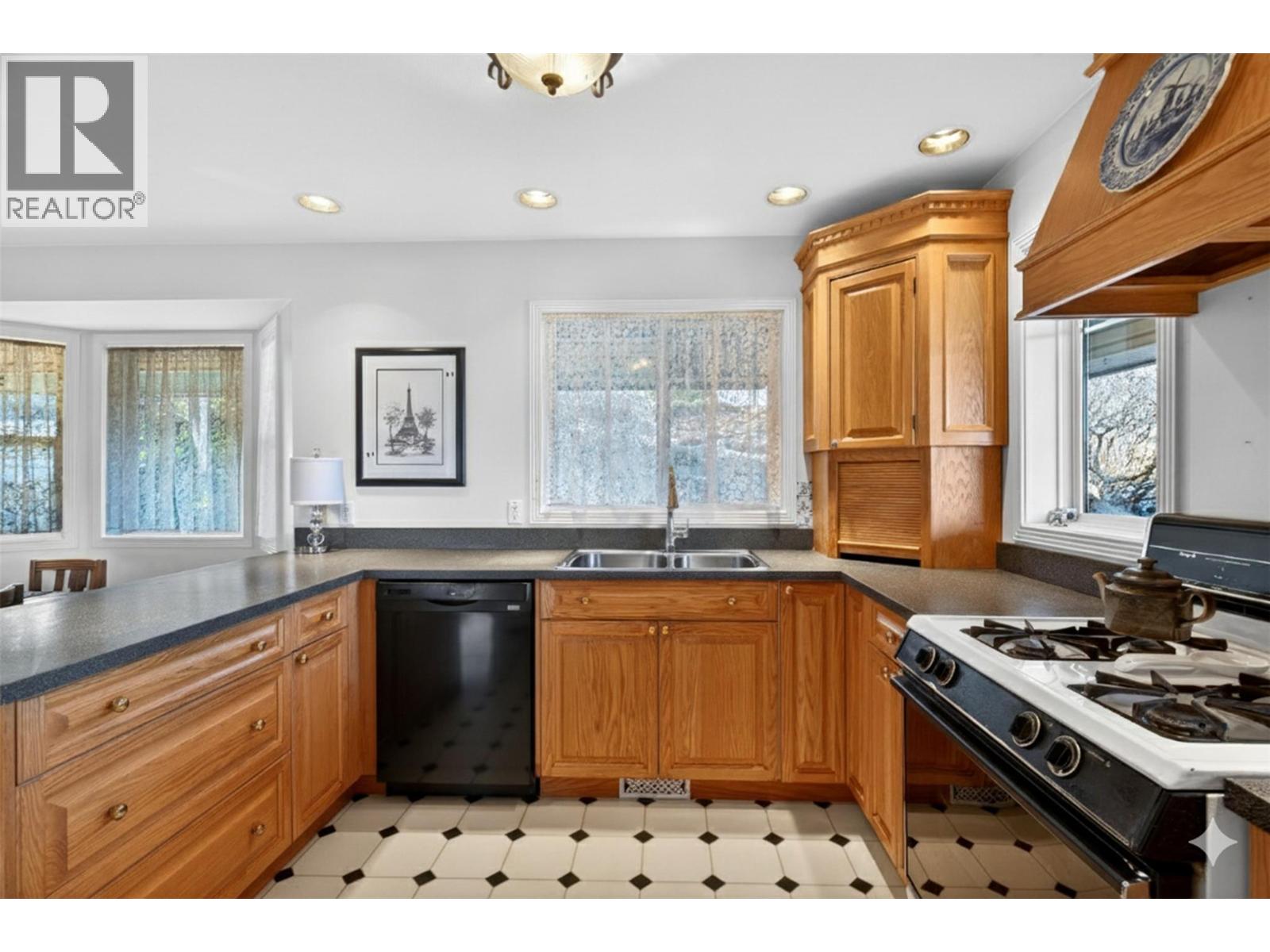 9823 Winview Road, Lake Country, British Columbia  V4V 1L6 - Photo 10 - 10376917