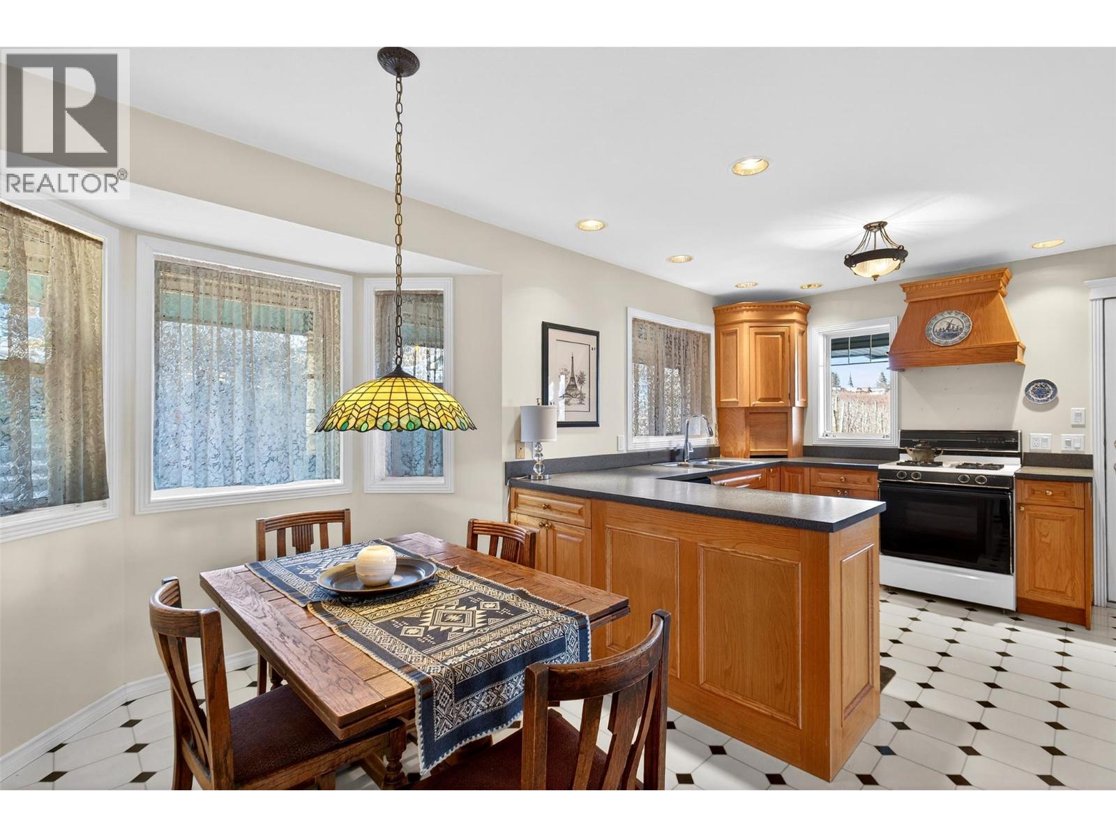 9823 Winview Road, Lake Country, British Columbia  V4V 1L6 - Photo 6 - 10376917