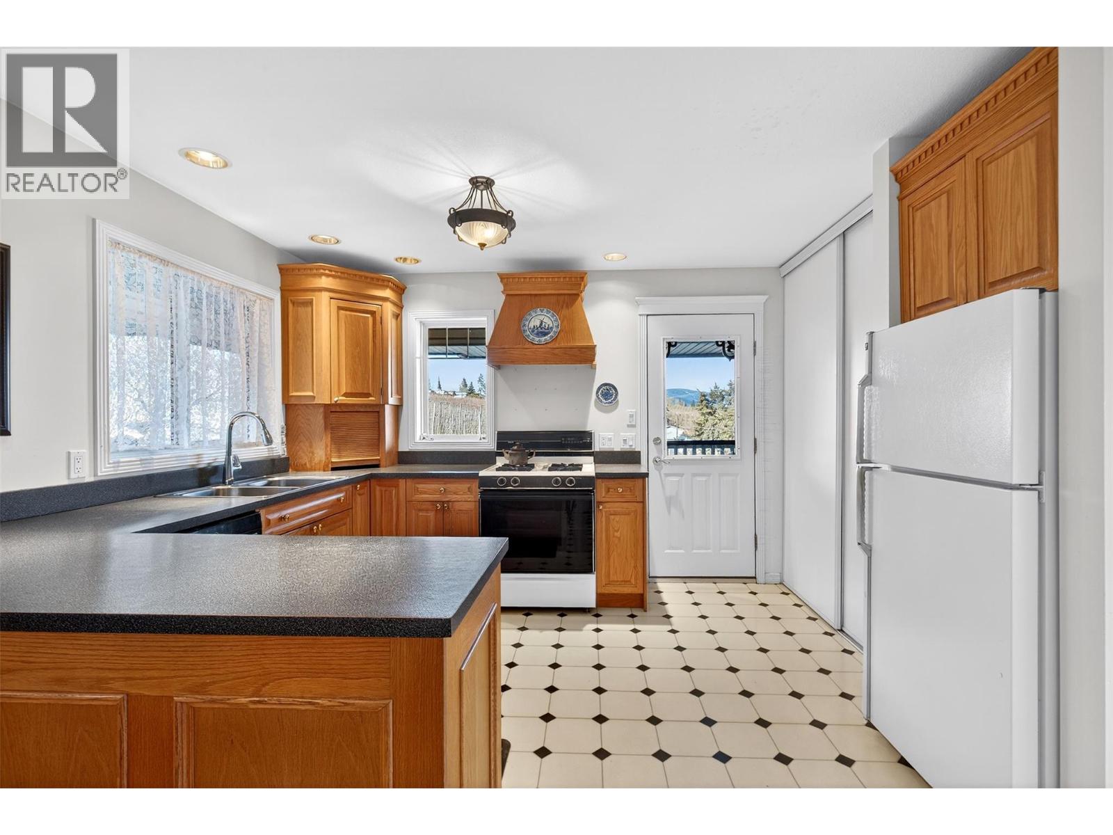 9823 Winview Road, Lake Country, British Columbia  V4V 1L6 - Photo 8 - 10376917