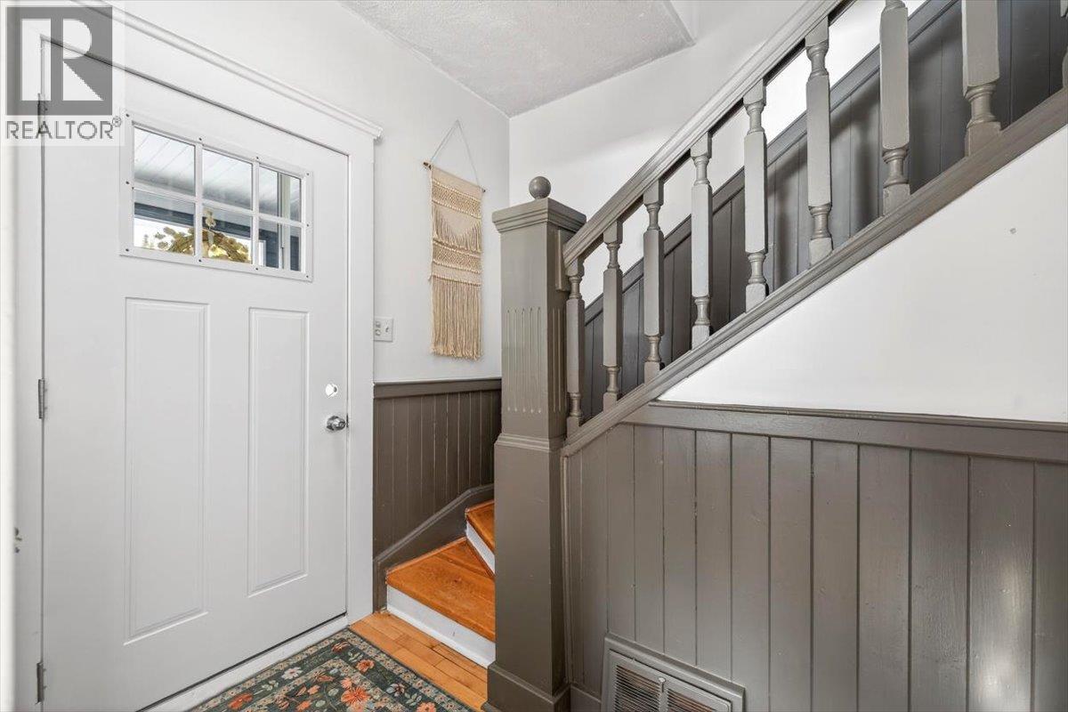 106 1st Street, Fernie, British Columbia  V0B 1M0 - Photo 5 - 10376820