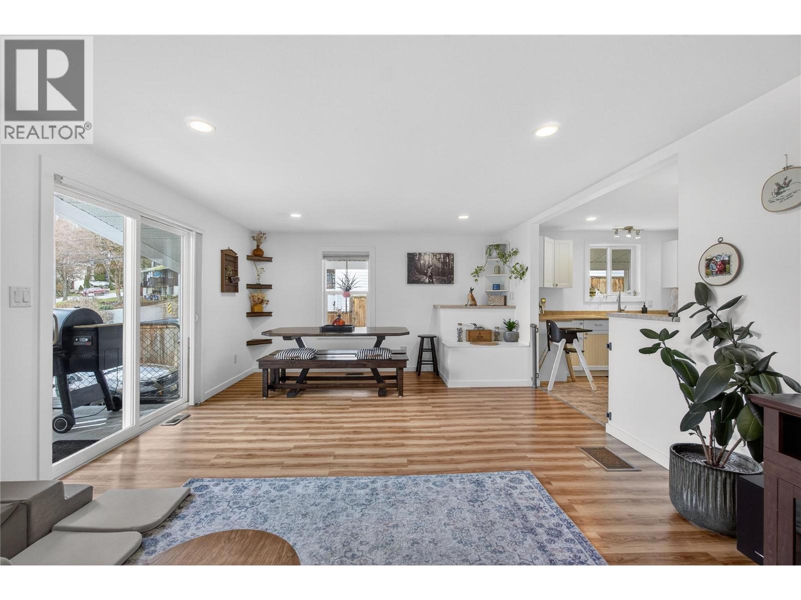 671 1 Avenue Se, Salmon Arm, British Columbia  V1E 1G7 - Photo 14 - 10376943