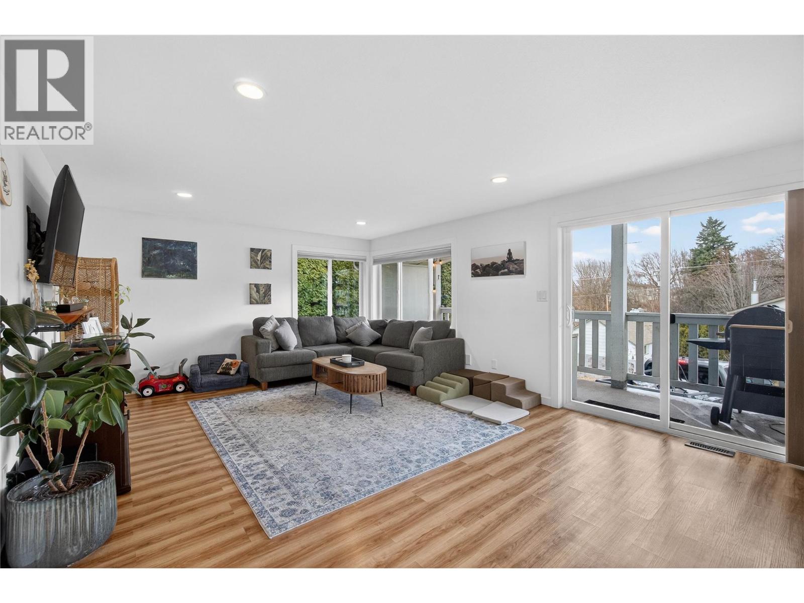 671 1 Avenue Se, Salmon Arm, British Columbia  V1E 1G7 - Photo 15 - 10376943