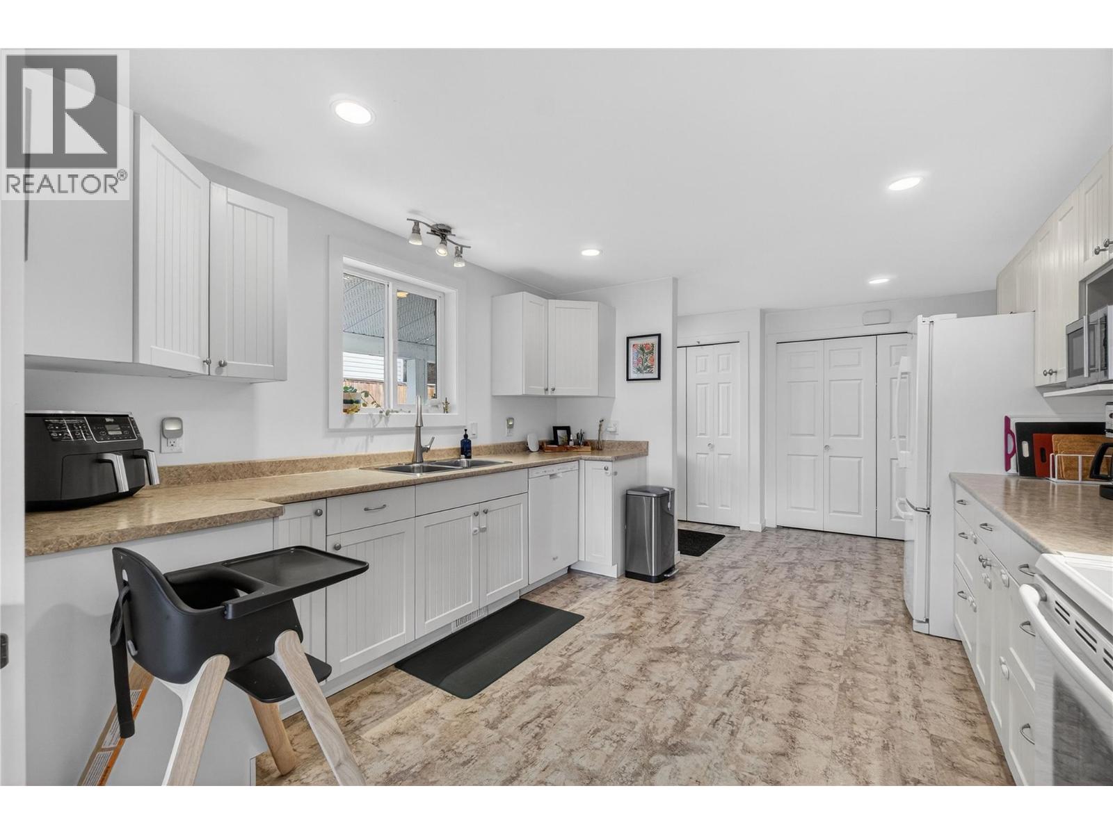 671 1 Avenue Se, Salmon Arm, British Columbia  V1E 1G7 - Photo 19 - 10376943