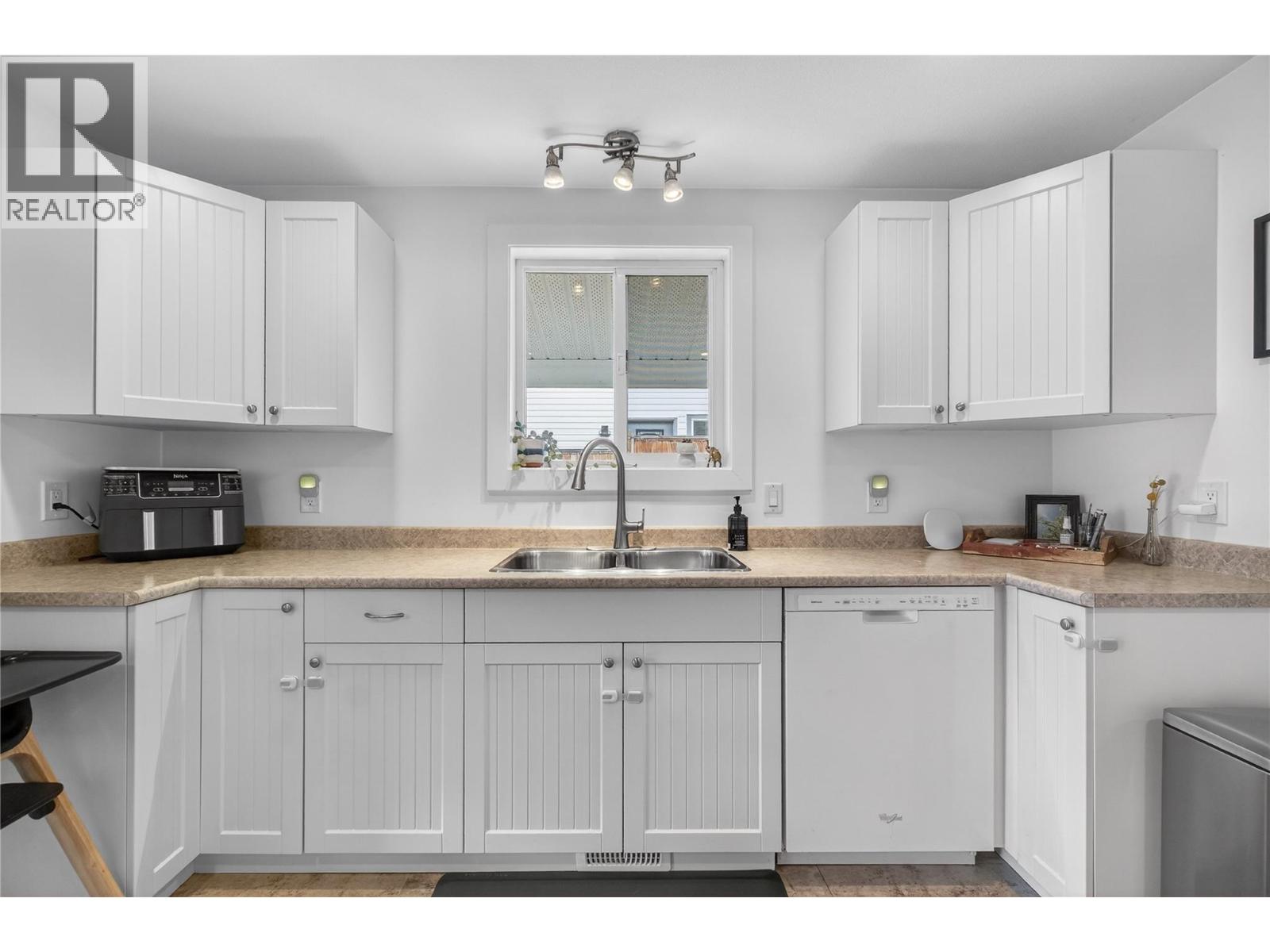 671 1 Avenue Se, Salmon Arm, British Columbia  V1E 1G7 - Photo 21 - 10376943