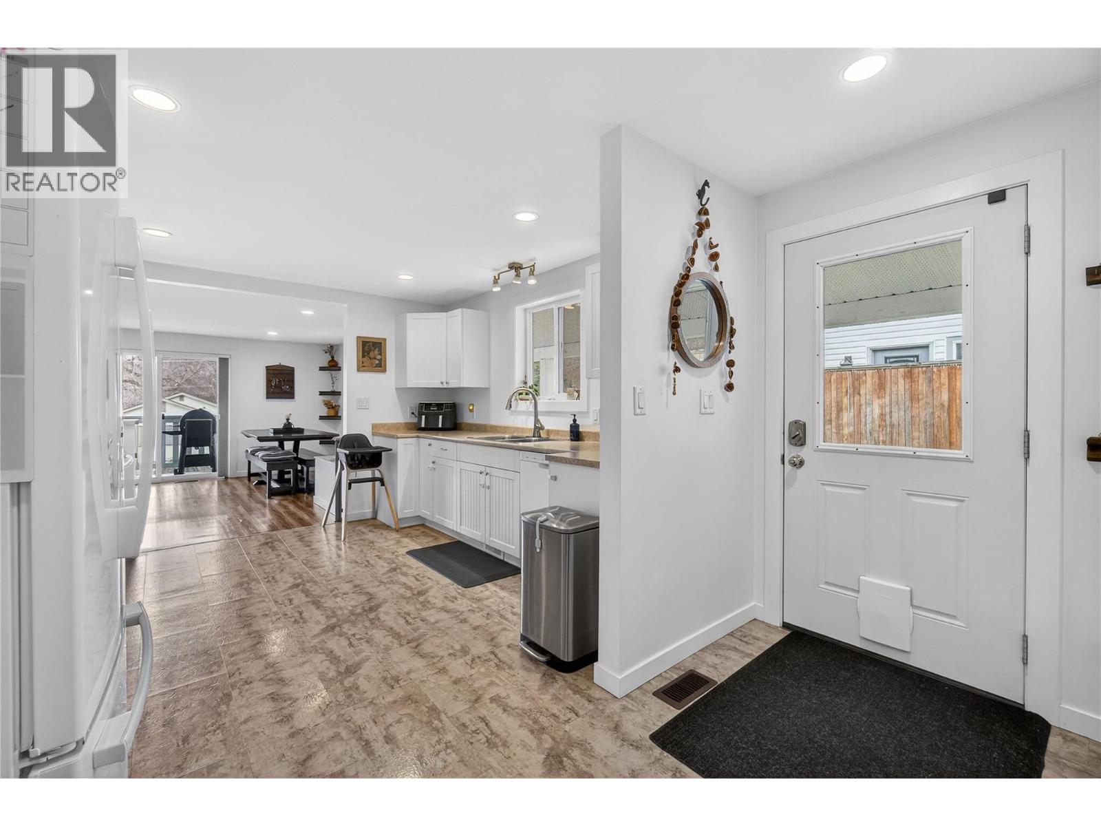 671 1 Avenue Se, Salmon Arm, British Columbia  V1E 1G7 - Photo 23 - 10376943