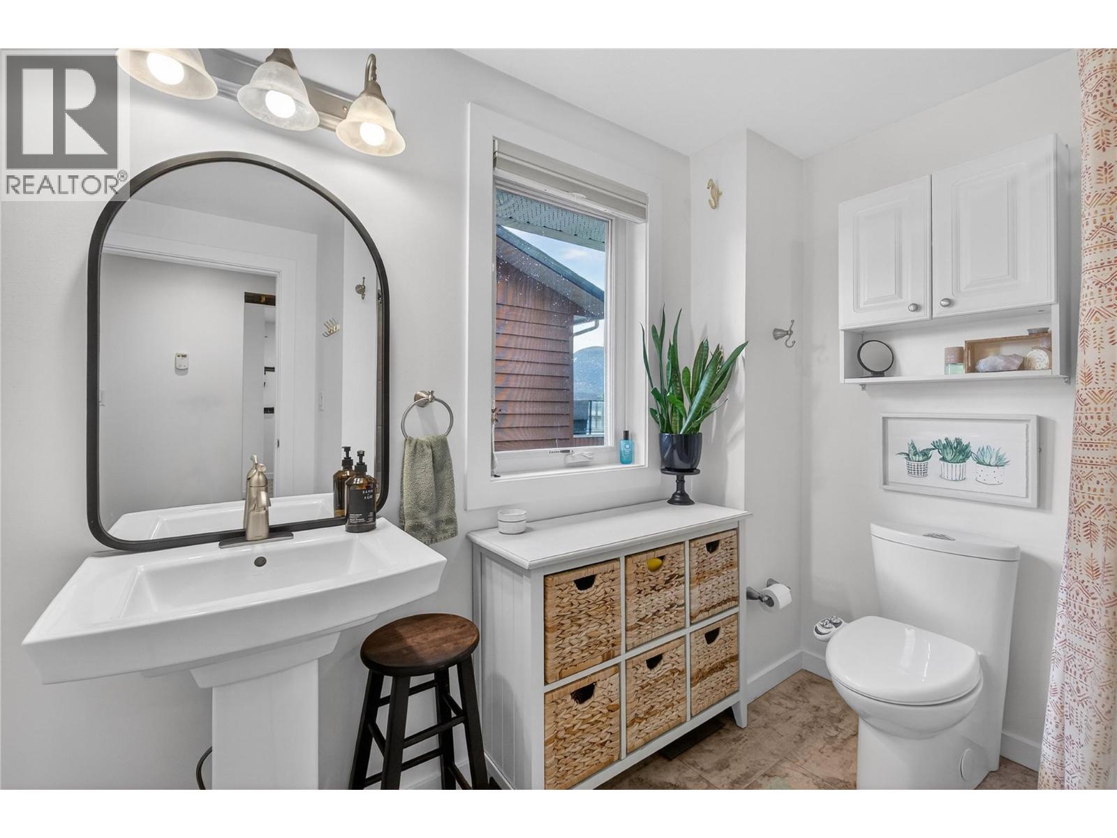 671 1 Avenue Se, Salmon Arm, British Columbia  V1E 1G7 - Photo 31 - 10376943