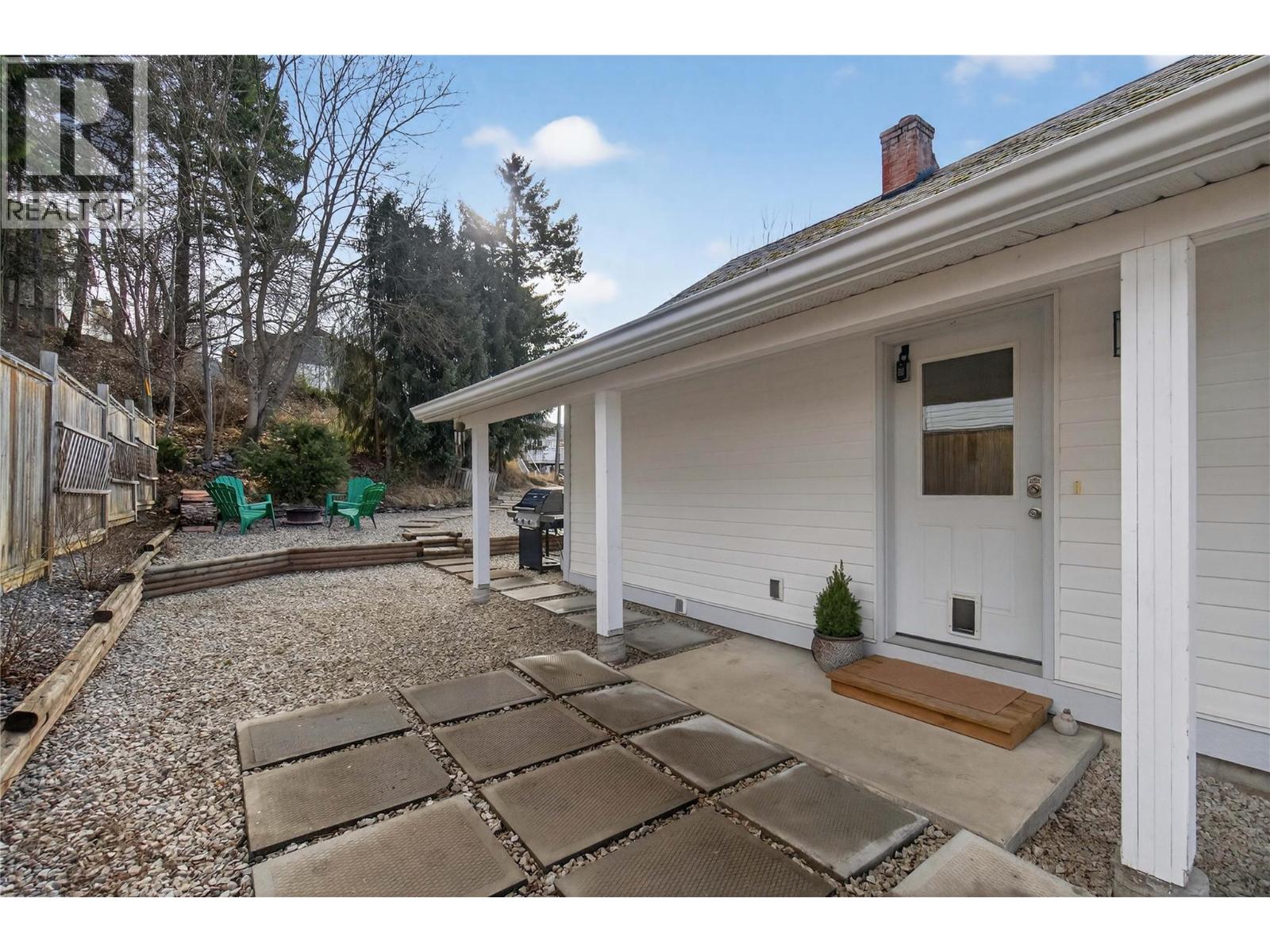 671 1 Avenue Se, Salmon Arm, British Columbia  V1E 1G7 - Photo 6 - 10376943