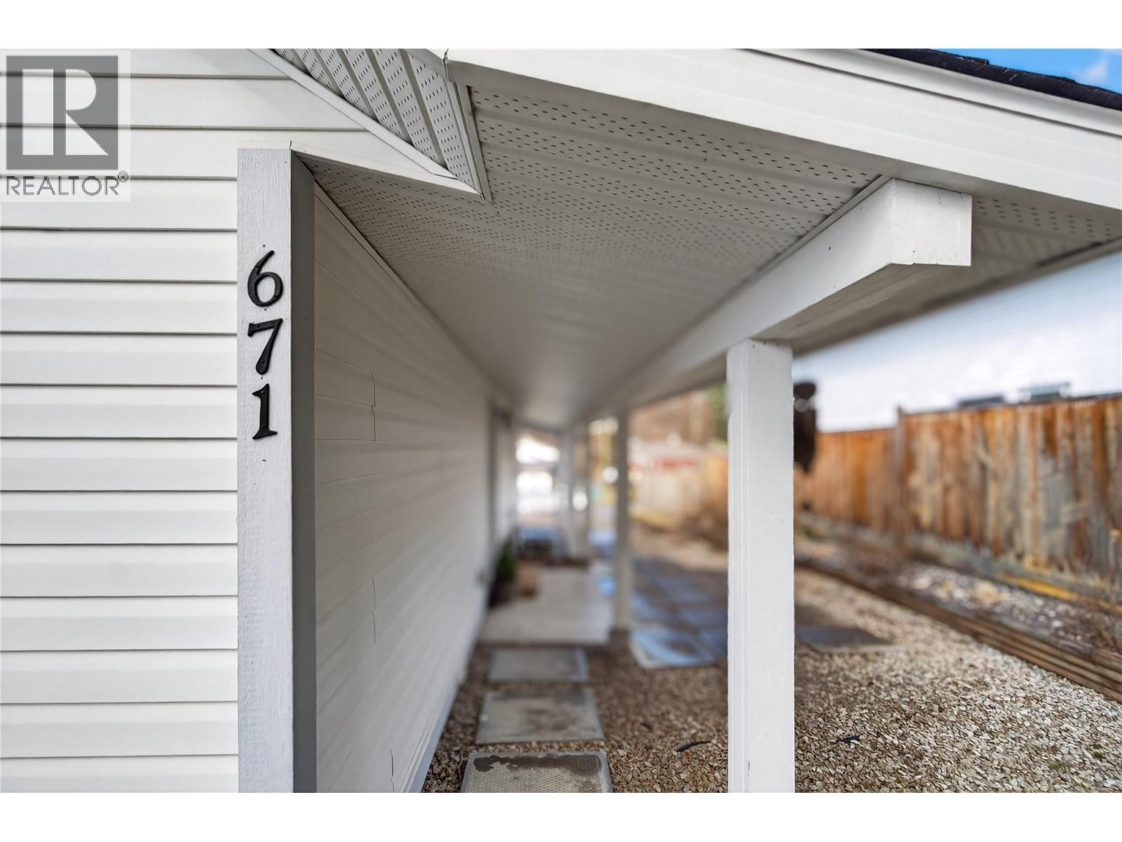 671 1 Avenue Se, Salmon Arm, British Columbia  V1E 1G7 - Photo 8 - 10376943