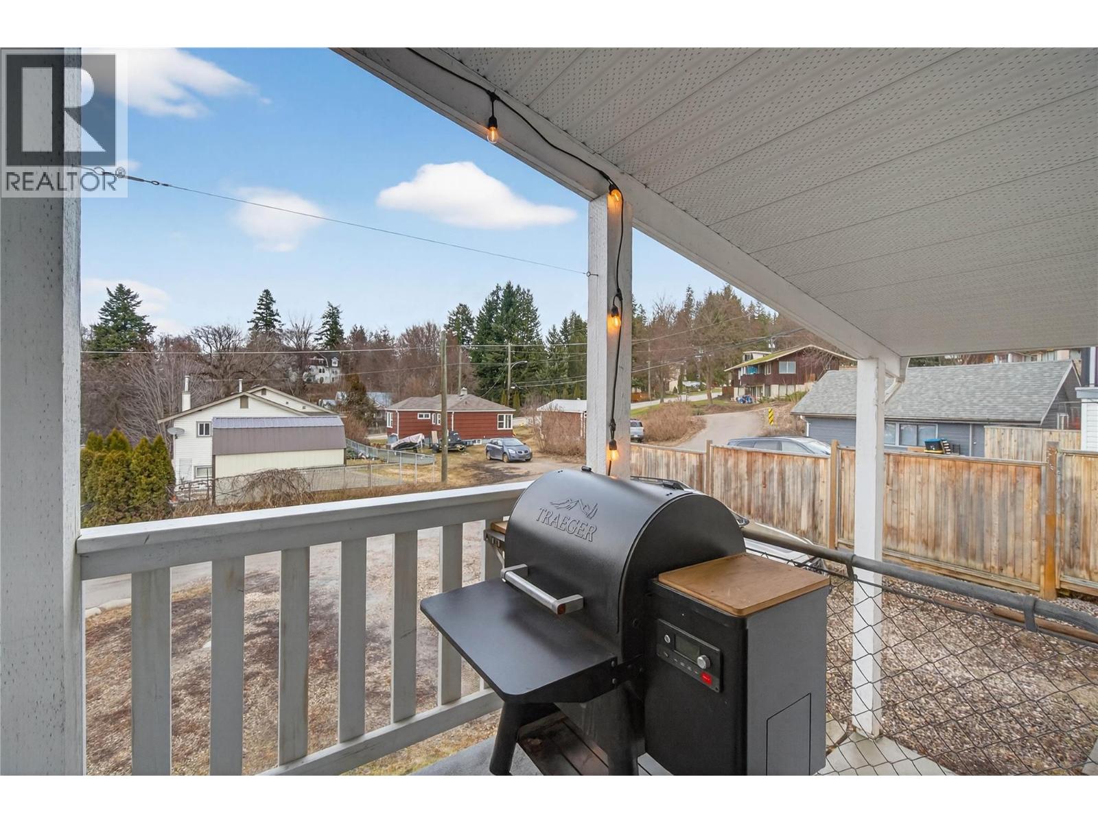 671 1 Avenue Se, Salmon Arm, British Columbia  V1E 1G7 - Photo 9 - 10376943