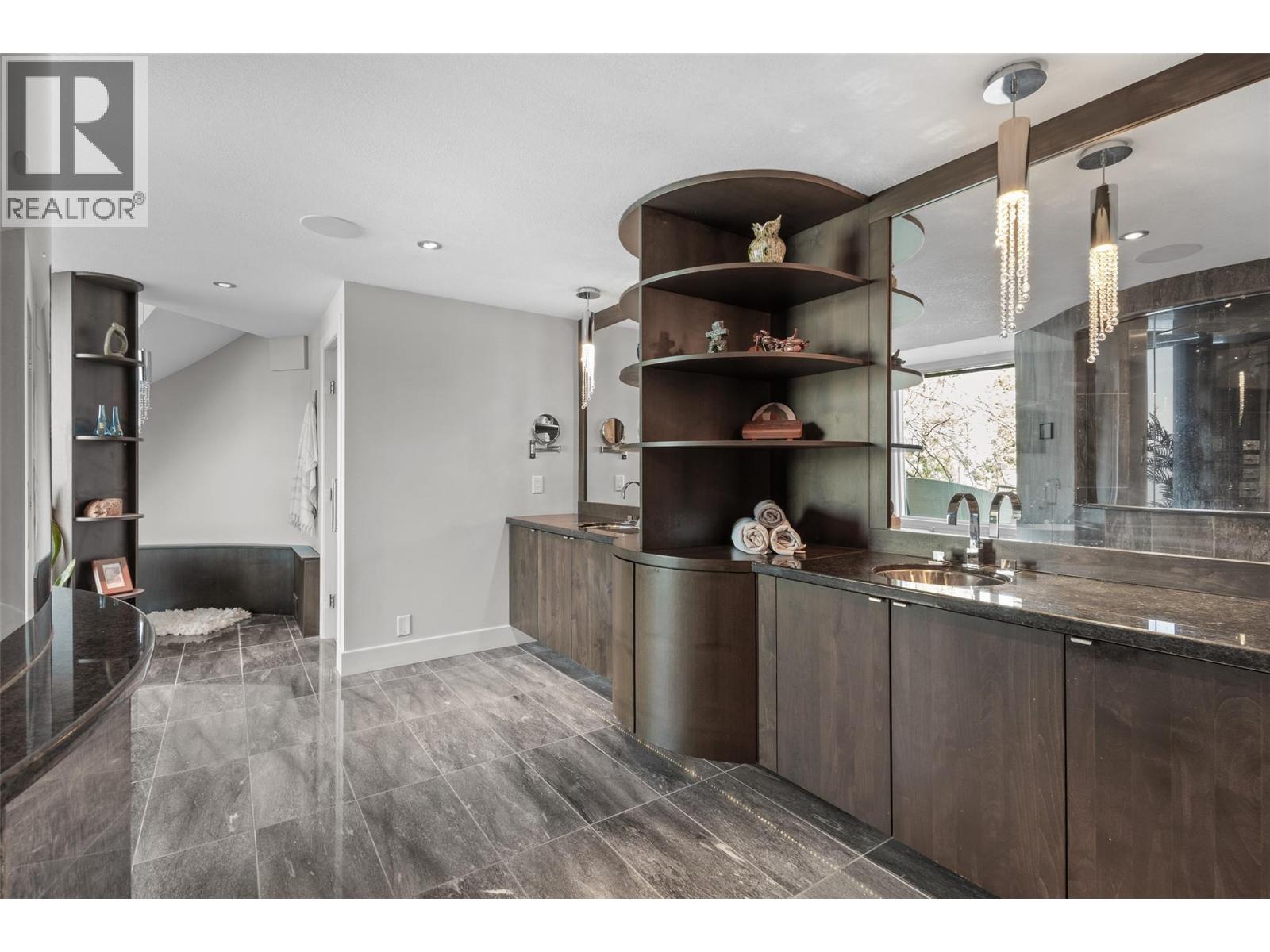 2100 Dewdney Road, Kelowna, British Columbia  V1V 2C3 - Photo 37 - 10374970