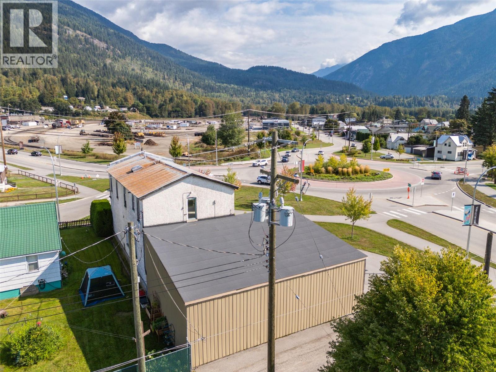 519 Fourth Street E, Revelstoke, British Columbia  V0E 2S0 - Photo 6 - 10376719
