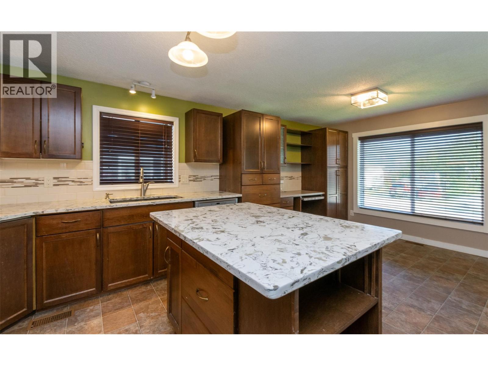 4640 73 Avenue Ne, Salmon Arm, British Columbia  V0E 1K0 - Photo 2 - 10376895