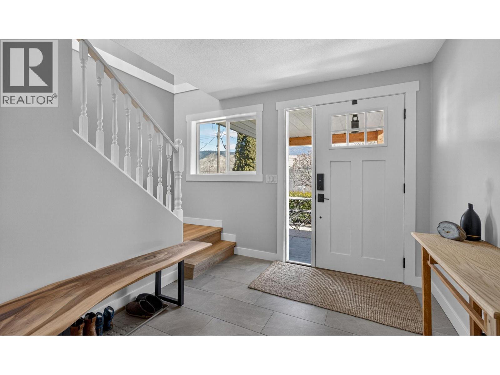 9710 Okanagan Centre Road E, Lake Country, British Columbia  V4V 1T6 - Photo 3 - 10376759