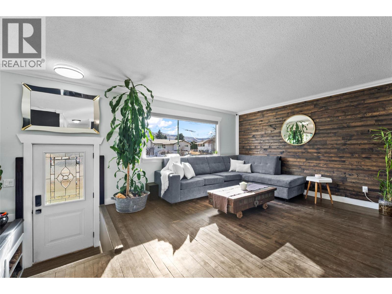 2334 Bossert Avenue, Kamloops, British Columbia  V2B 4V7 - Photo 3 - 10374478