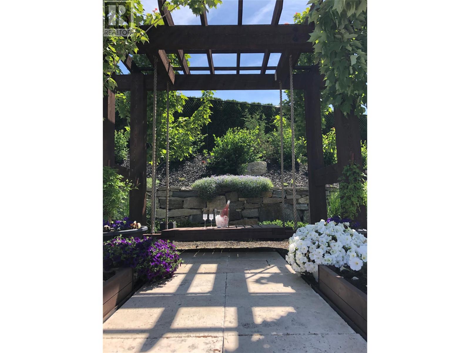 3990 Fairwinds Court, Kelowna, British Columbia  V1W 4G1 - Photo 30 - 10376012