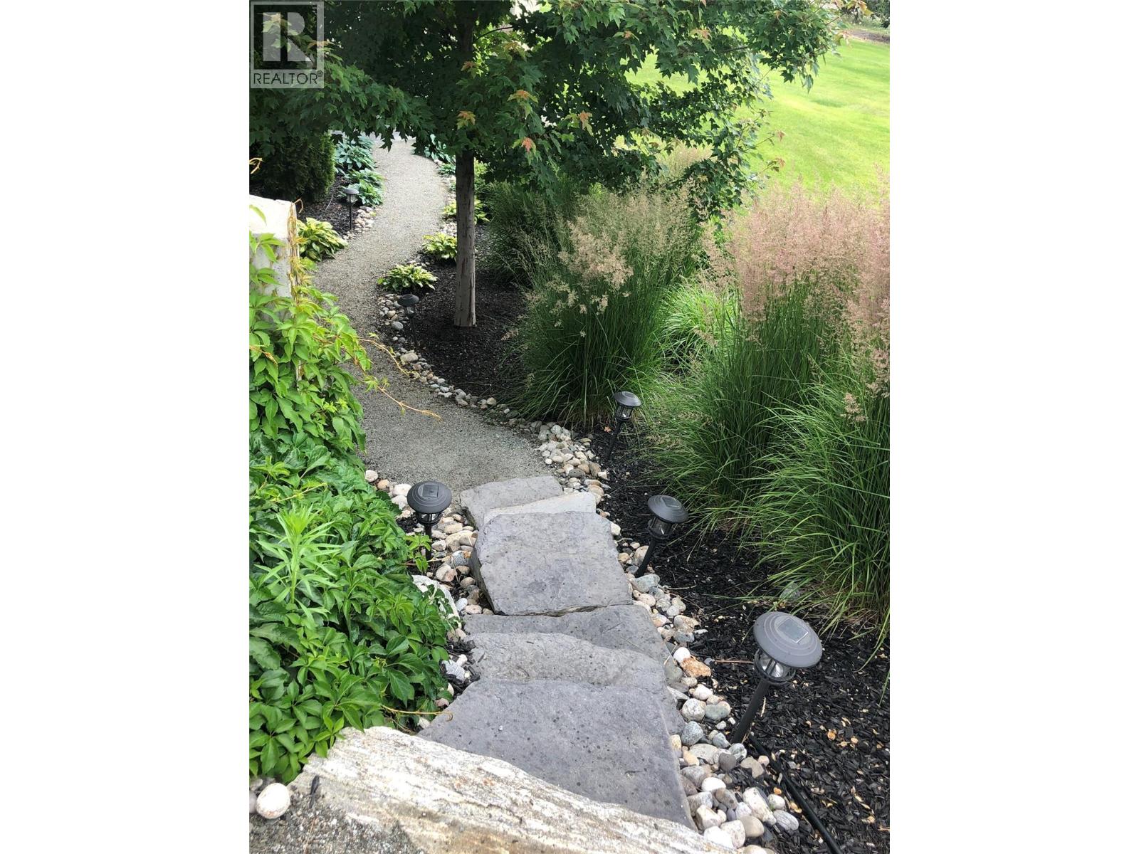 3990 Fairwinds Court, Kelowna, British Columbia  V1W 4G1 - Photo 36 - 10376012