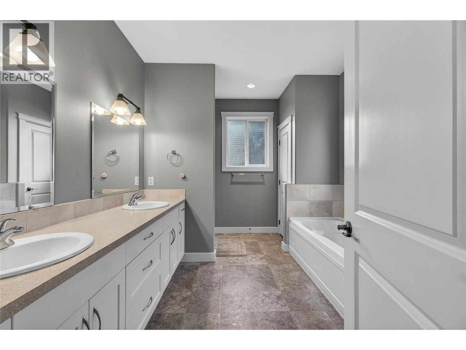 1581 20 Street Ne Unit# 36, Salmon Arm, British Columbia  V1E 0A7 - Photo 32 - 10376774