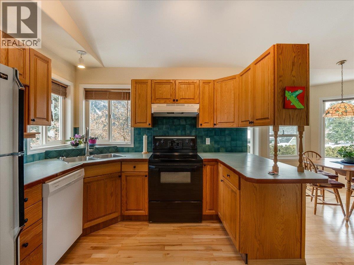 702 Munro Street, Nelson, British Columbia  V1L 3G2 - Photo 16 - 10376664