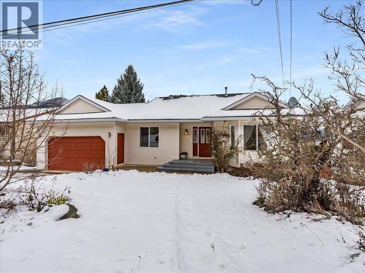 702 Munro Street, Nelson, British Columbia  V1L 3G2 - Photo 3 - 10376664