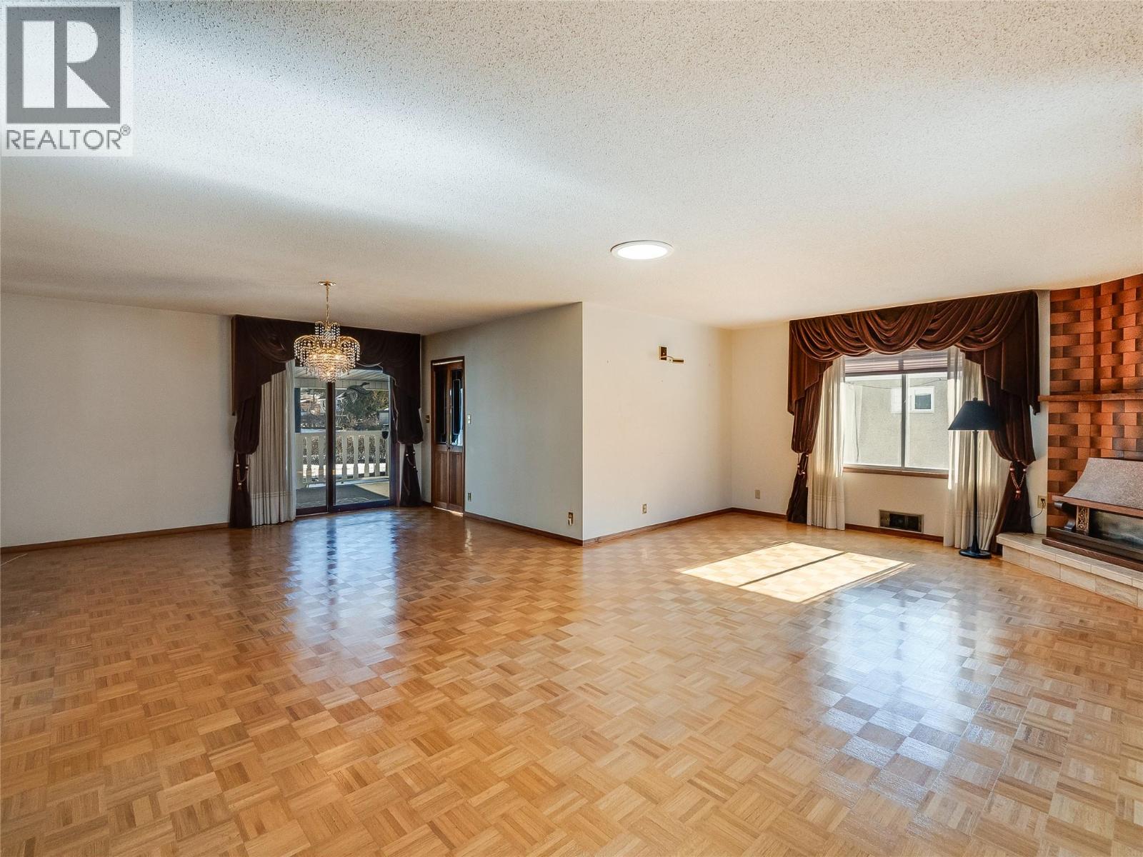 101 10th Avenue, Castlegar, British Columbia  V1N 1J9 - Photo 17 - 10377065