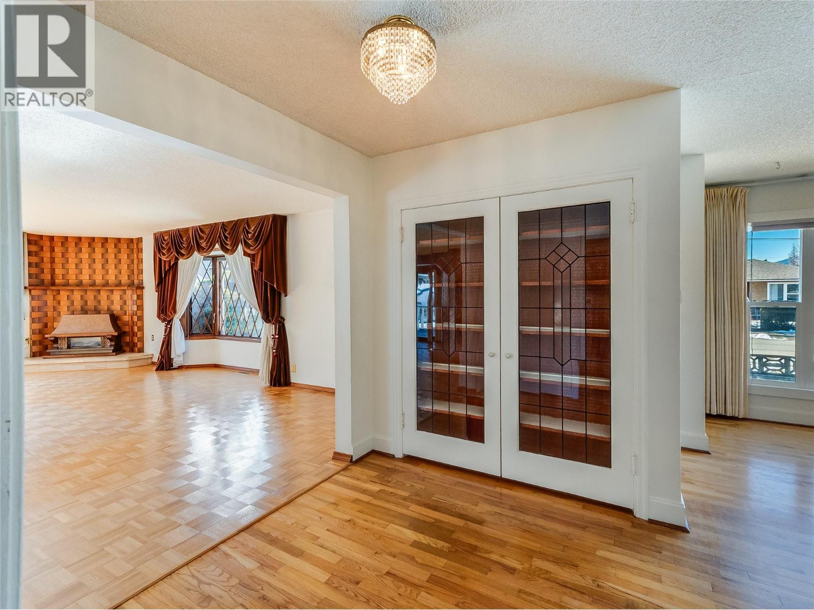 101 10th Avenue, Castlegar, British Columbia  V1N 1J9 - Photo 24 - 10377065