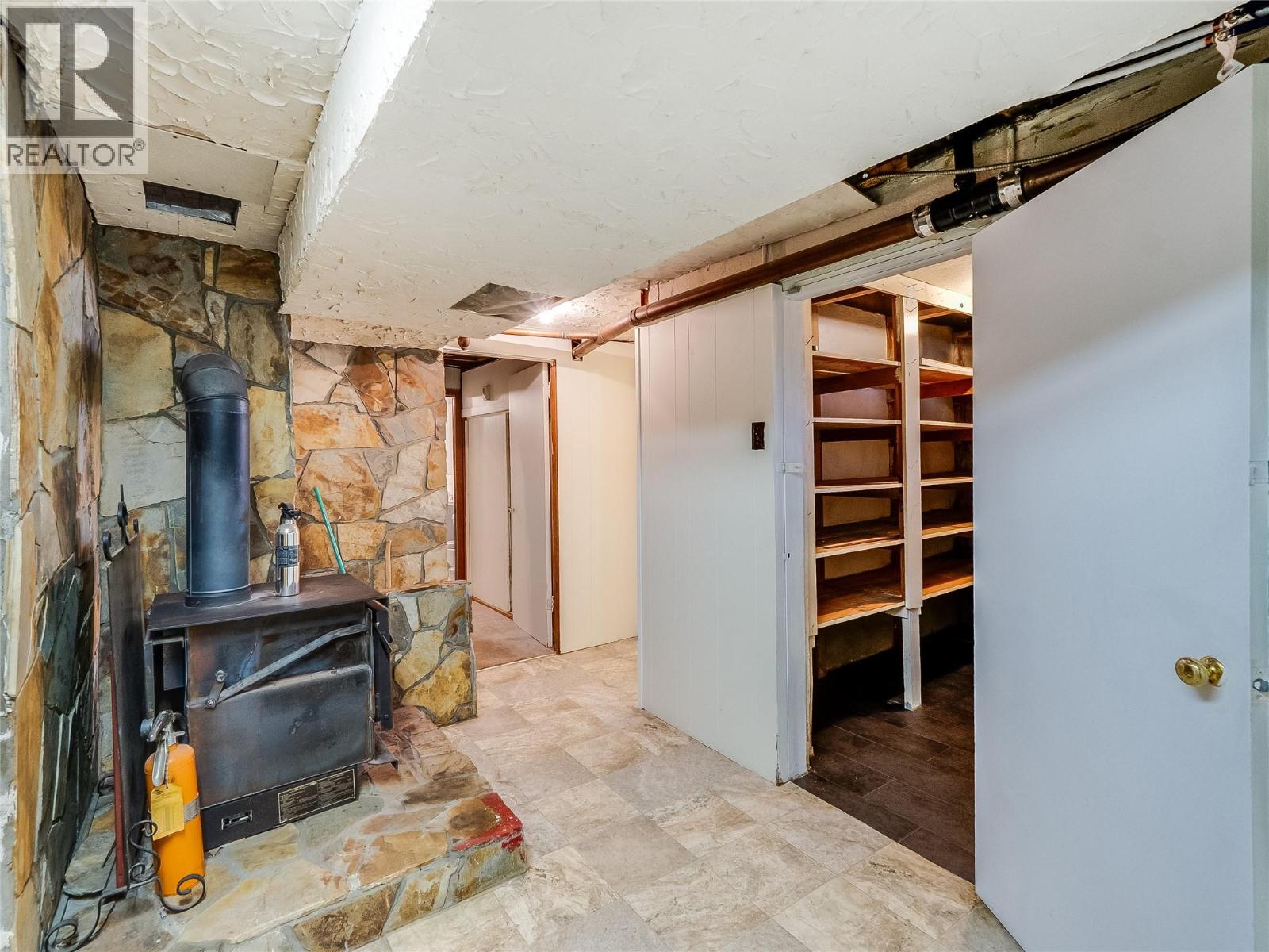 101 10th Avenue, Castlegar, British Columbia  V1N 1J9 - Photo 50 - 10377065