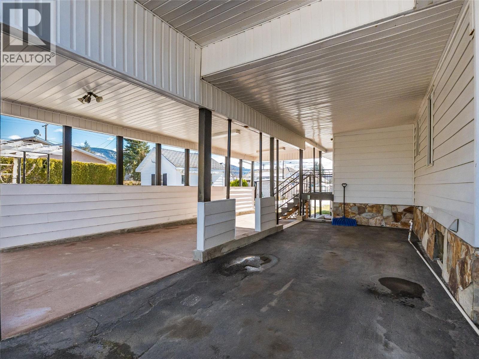 101 10th Avenue, Castlegar, British Columbia  V1N 1J9 - Photo 66 - 10377065