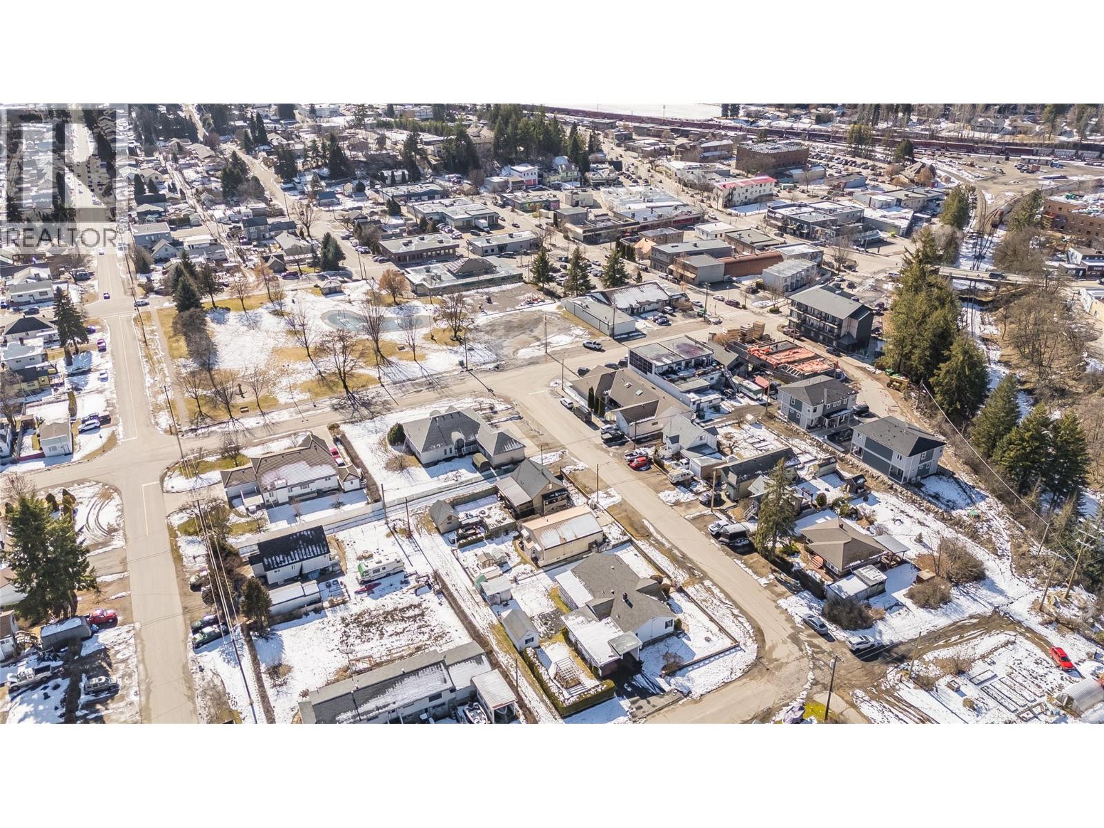 101 10th Avenue, Castlegar, British Columbia  V1N 1J9 - Photo 73 - 10377065