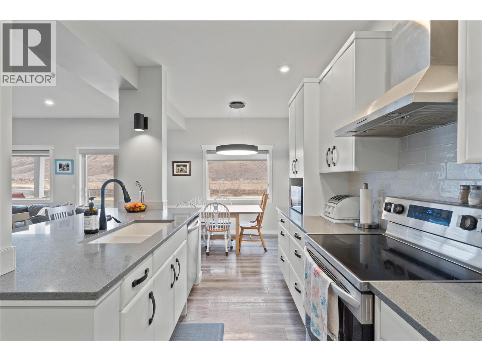 829 Woodrush Drive, Kamloops, British Columbia  V2B 0E3 - Photo 6 - 10375204