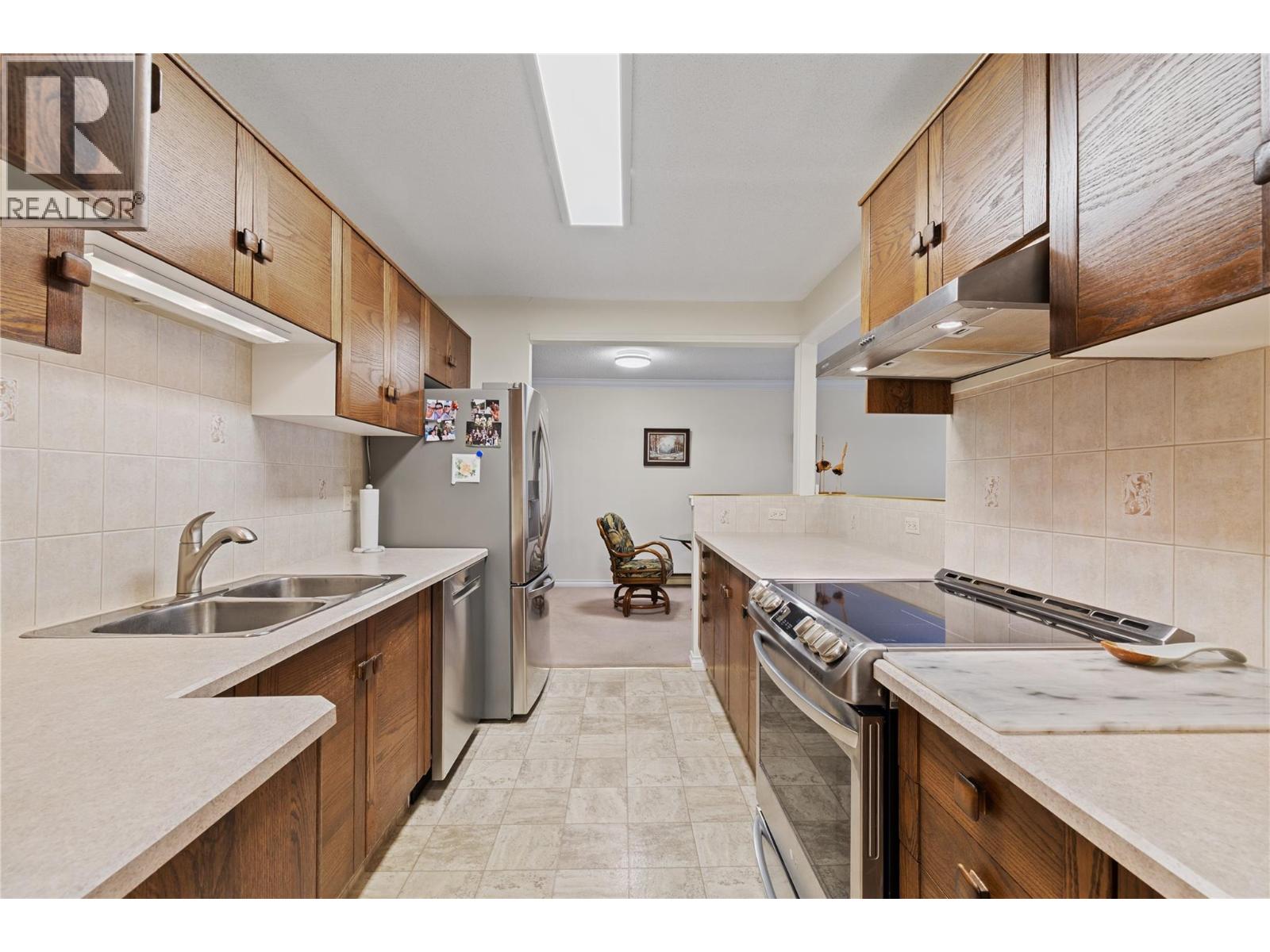 1035 Bernard Avenue Unit# 104, Kelowna, British Columbia  V1Y 6P7 - Photo 2 - 10376954