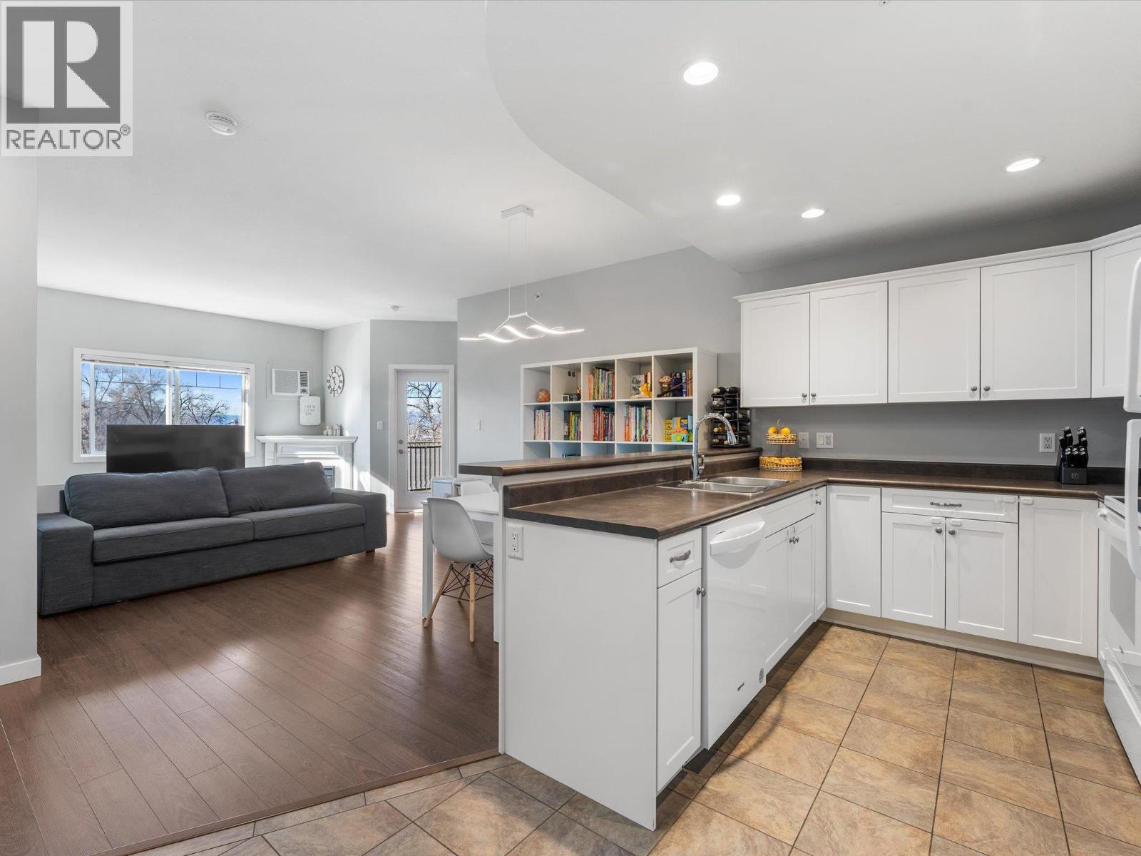 345 Mills Road Unit# 302, Kelowna, British Columbia  V1X 4G9 - Photo 1 - 10377171