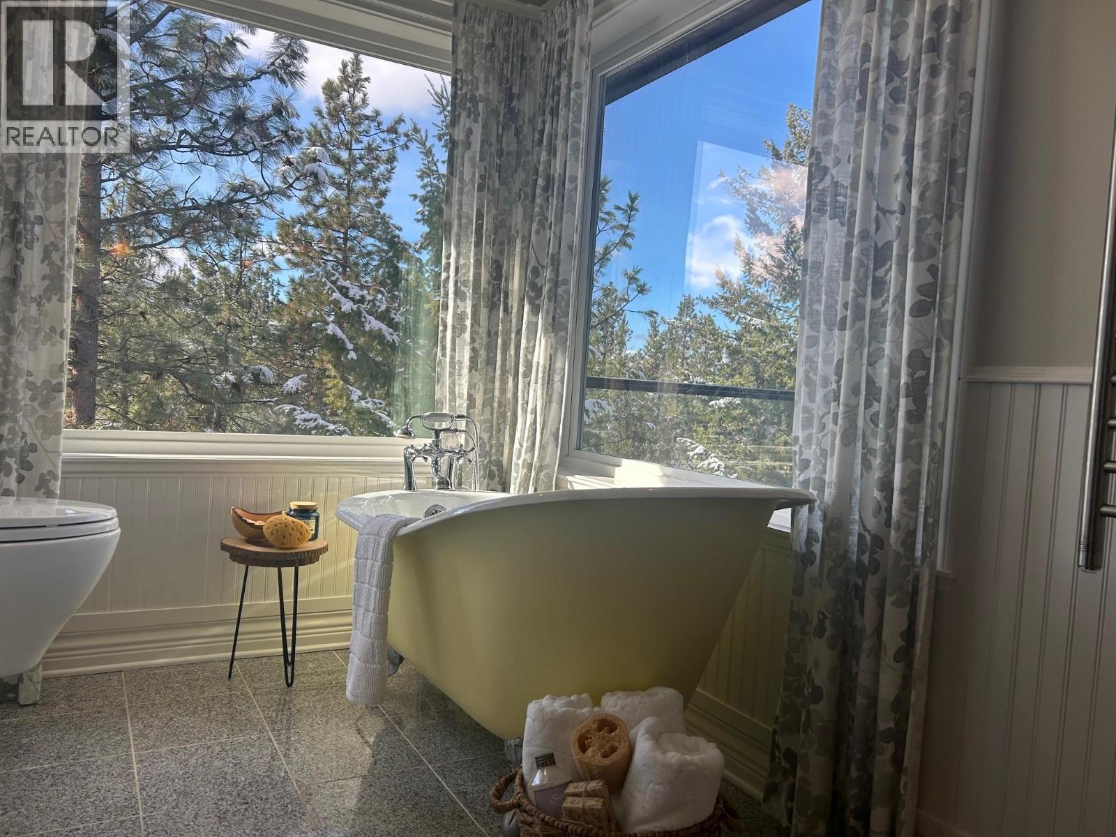 2615 Harvard Road, Kelowna, British Columbia  V1W 4C2 - Photo 32 - 10377137