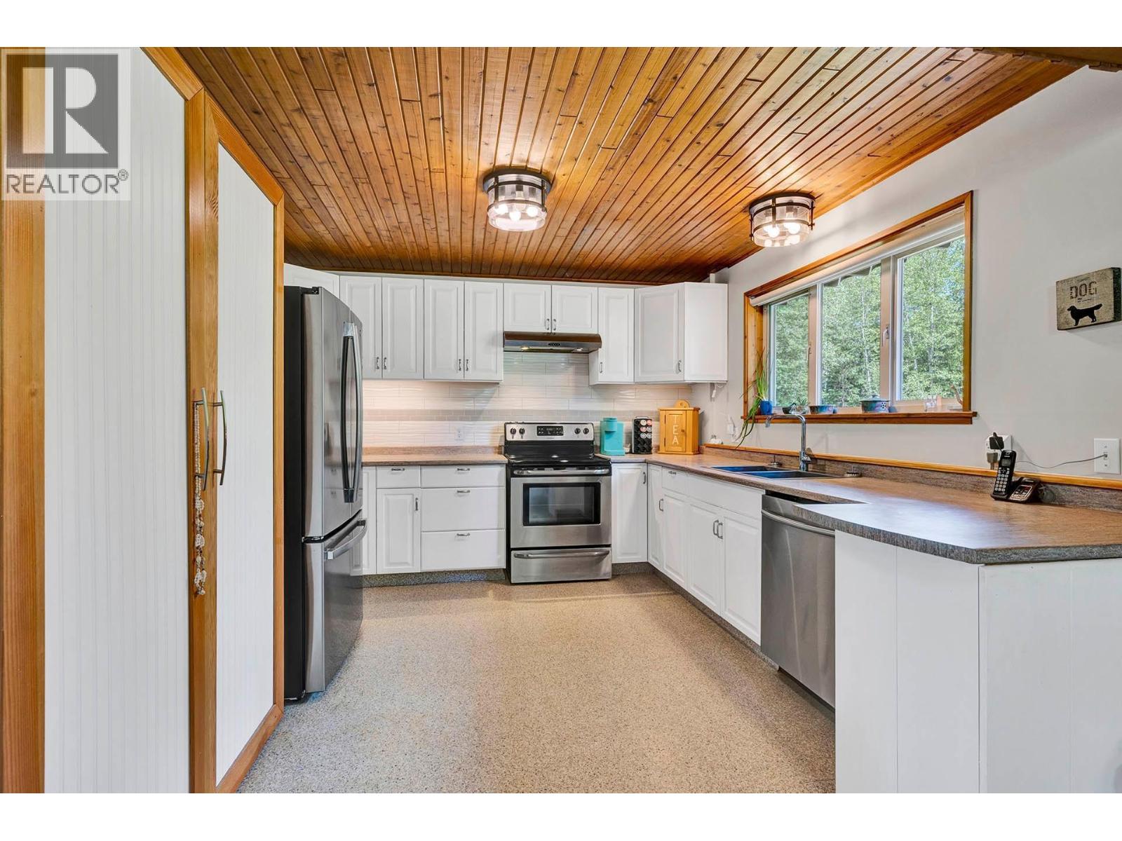 5305 Clearwater Valley Road, Clearwater, British Columbia  V0E 1N1 - Photo 10 - 10377051