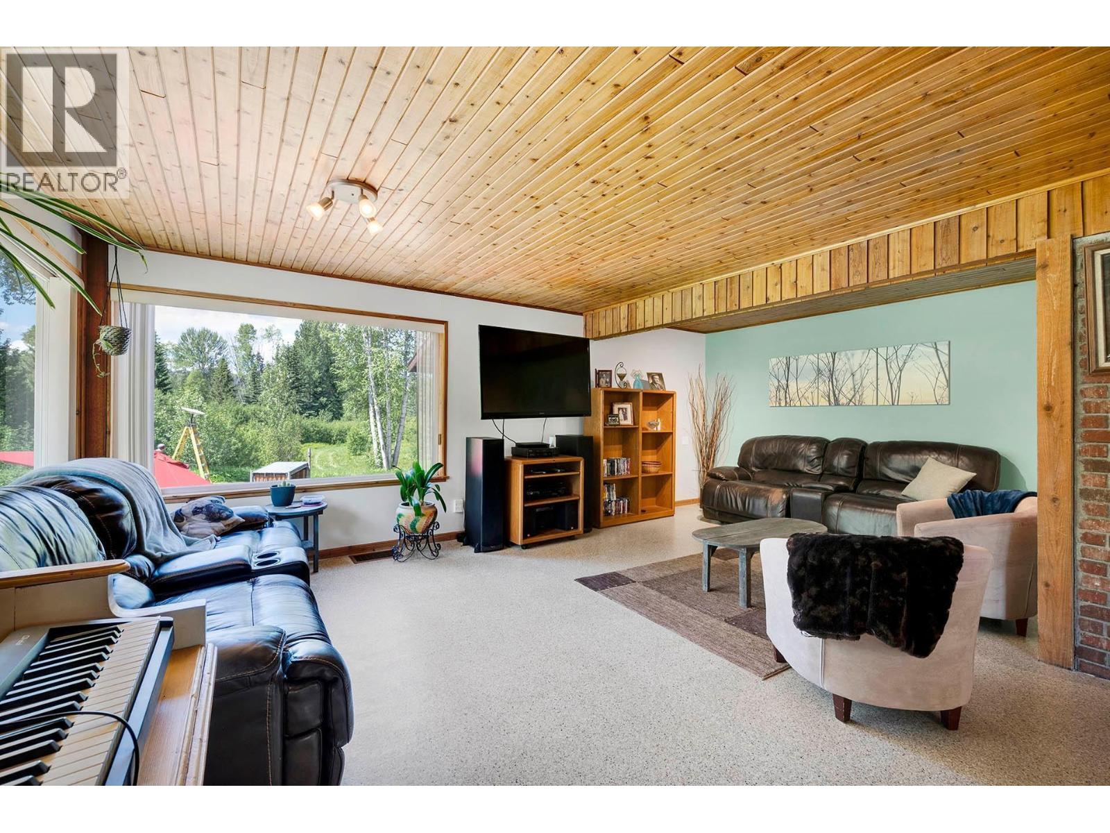 5305 Clearwater Valley Road, Clearwater, British Columbia  V0E 1N1 - Photo 16 - 10377051