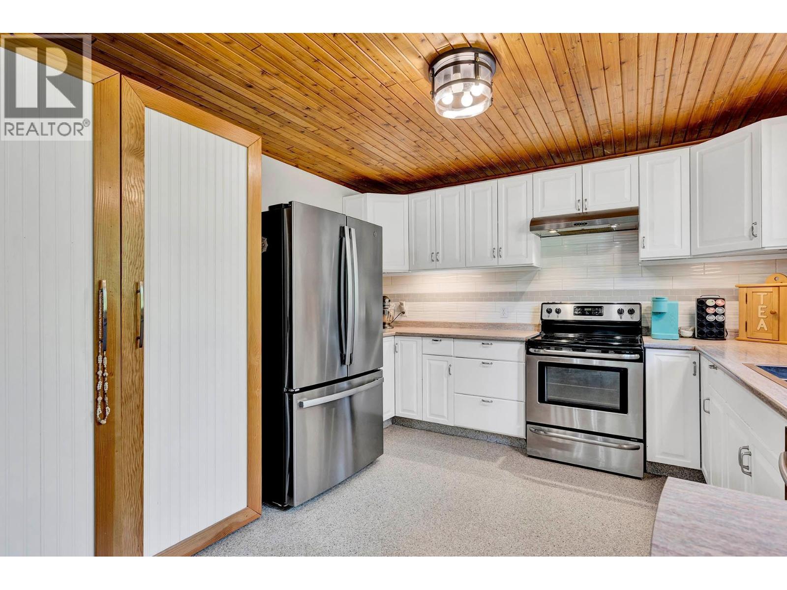 5305 Clearwater Valley Road, Clearwater, British Columbia  V0E 1N1 - Photo 7 - 10377051