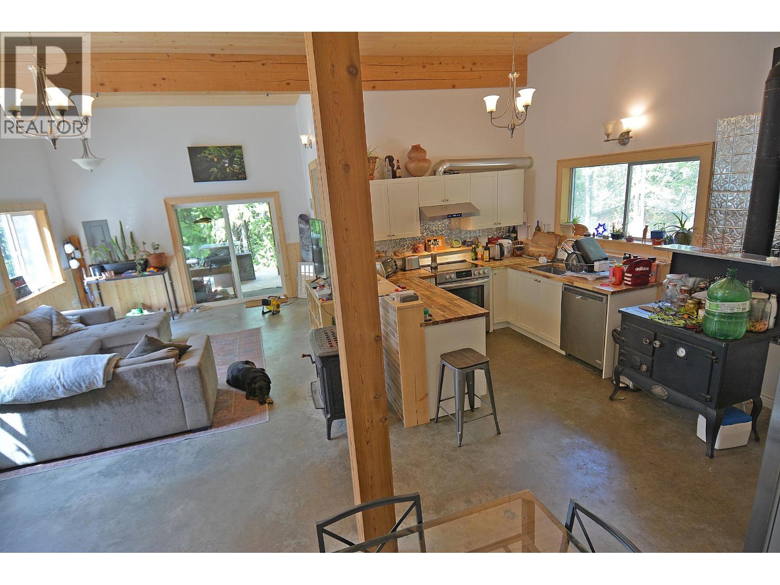 8907 Martens Road, Slocan, British Columbia  V1L 1C0 - Photo 13 - 10376982