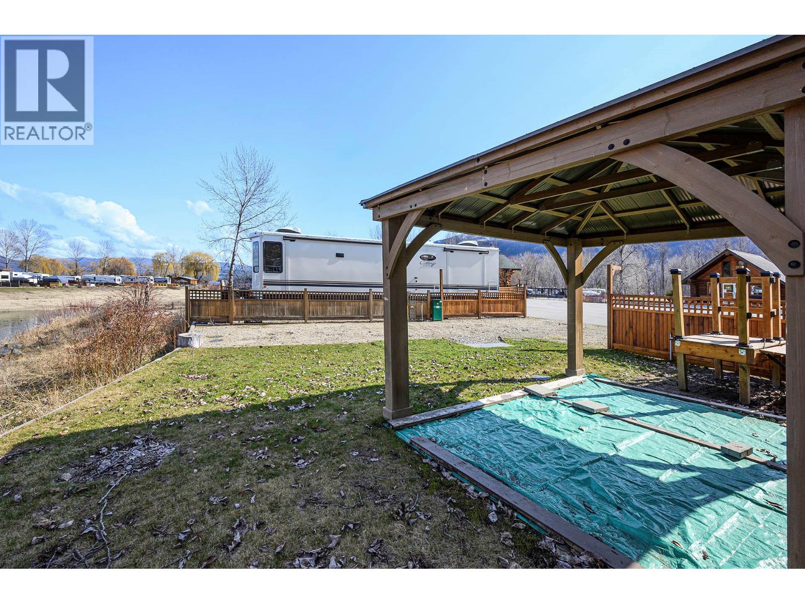 2 Clubhouse Lane, Lee Creek, British Columbia  V0E 1M4 - Photo 14 - 10377127