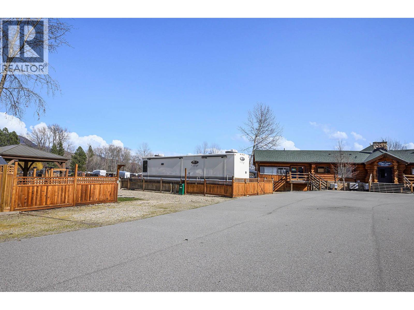 2 Clubhouse Lane, Lee Creek, British Columbia  V0E 1M4 - Photo 17 - 10377127