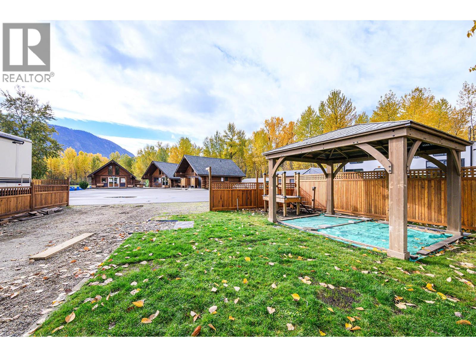 2 Clubhouse Lane, Lee Creek, British Columbia  V0E 1M4 - Photo 8 - 10377127