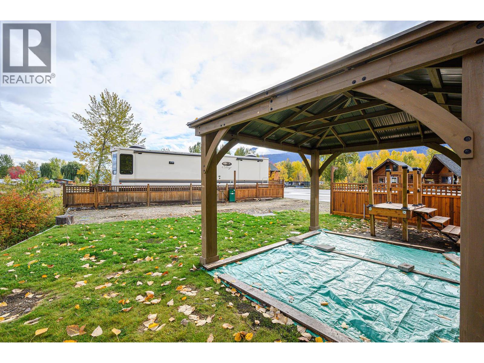 2 Clubhouse Lane, Lee Creek, British Columbia  V0E 1M4 - Photo 9 - 10377127