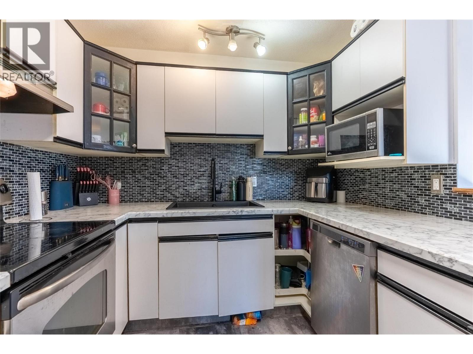 881 Evergreen Place, Kamloops, British Columbia  V2B 5M7 - Photo 11 - 10377048