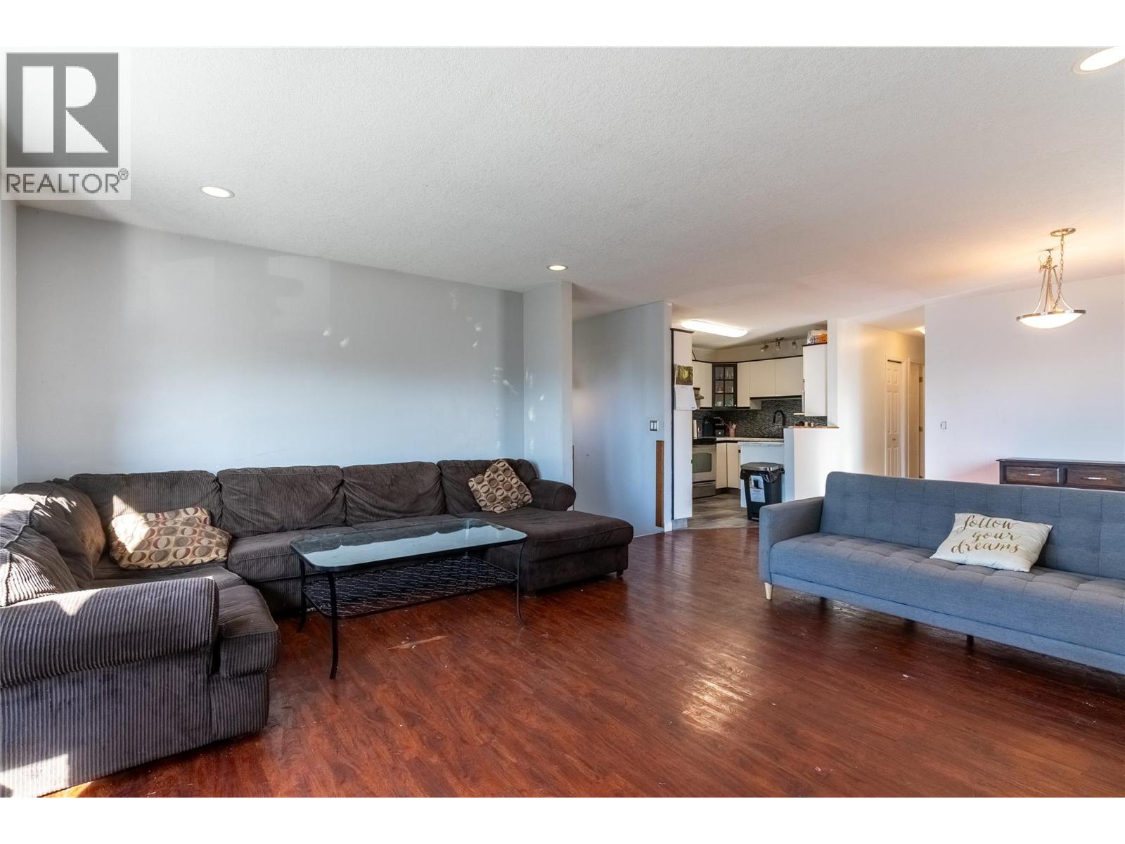 881 Evergreen Place, Kamloops, British Columbia  V2B 5M7 - Photo 2 - 10377048