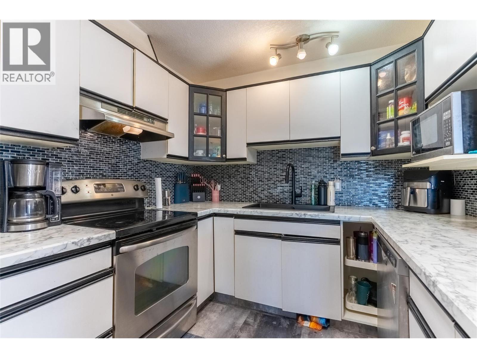 881 Evergreen Place, Kamloops, British Columbia  V2B 5M7 - Photo 4 - 10377048