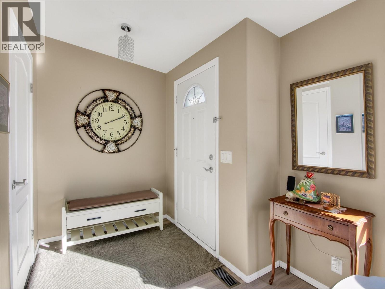 797 Eckhardt Avenue E, Penticton, British Columbia  V2A 2A5 - Photo 2 - 10377202