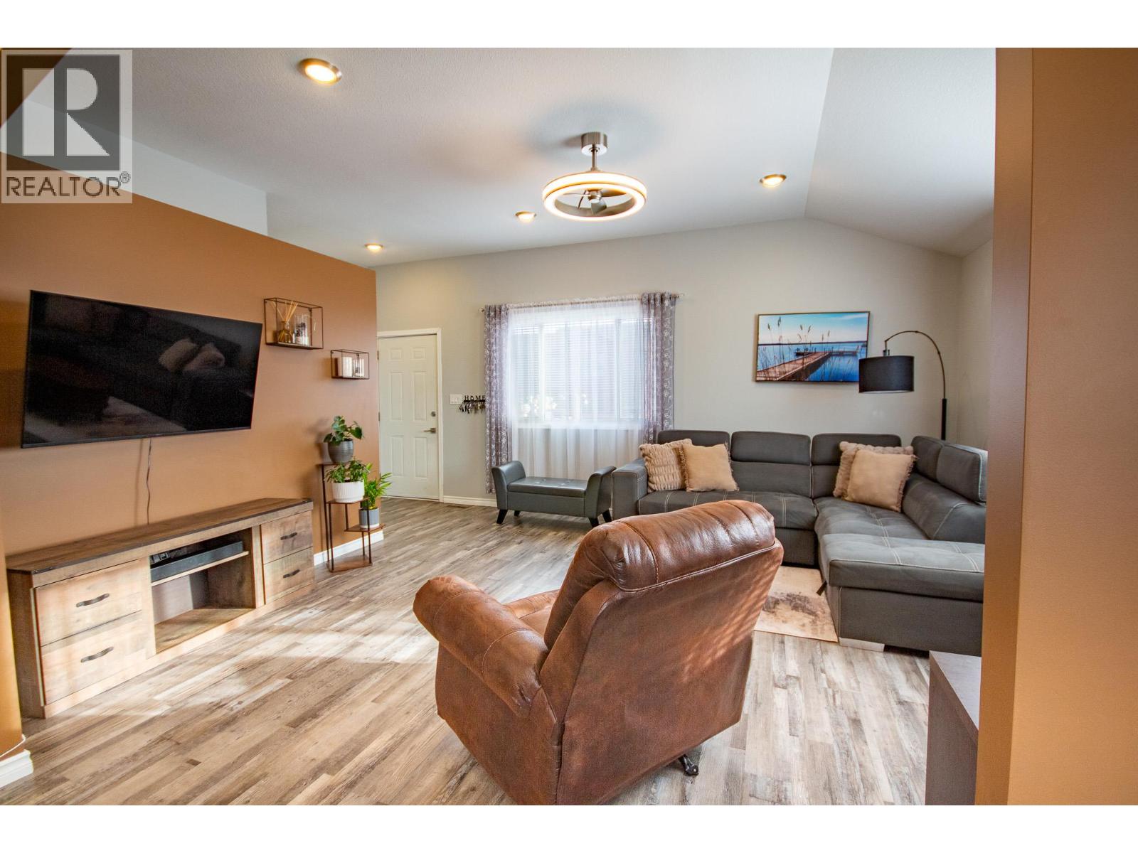 1500 96 Avenue, Dawson Creek, British Columbia  V1G 1L6 - Photo 3 - 10377086